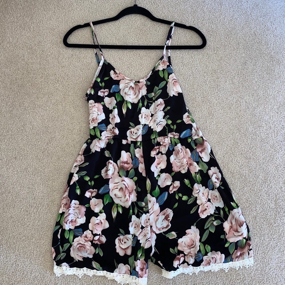 NWOT Black Floral Print Laced Romper w Belt Holes